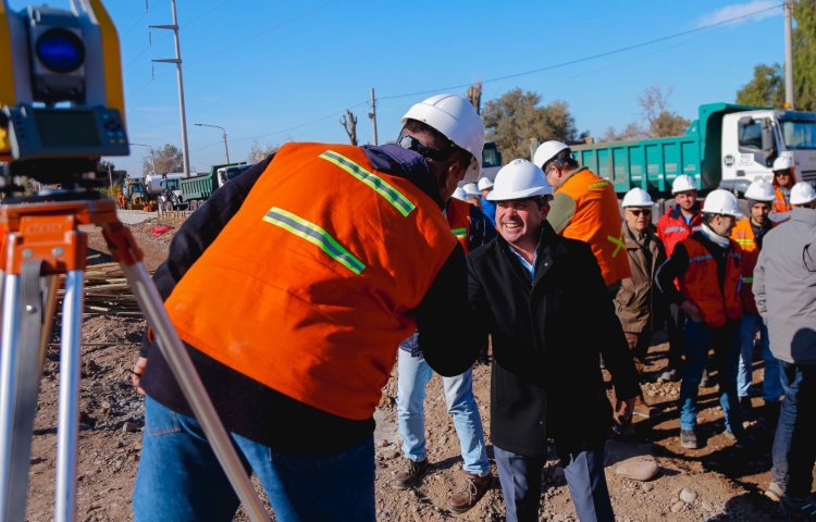 Orrego recorrió la obra de ensanche de Calle 5