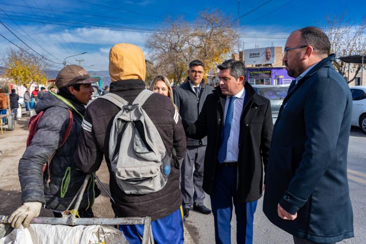 Orrego junto a Miodowsky visitó el operativo Garrafa Hogar