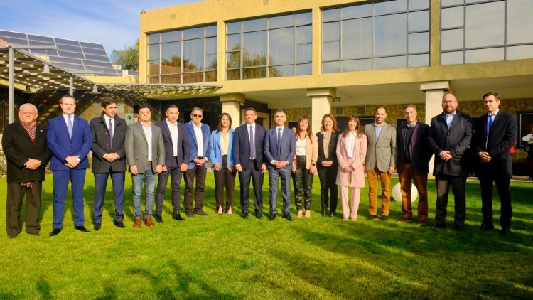 Argentina desde el Interior: Los desafíos de los gobiernos locales en el siglo XXI