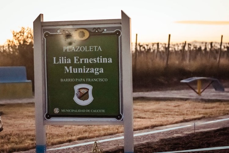 Romina Rosas en la inauguración de la plaza Lilia Munizaga; "reconocer en el otro la importancia de haber transformado la realidad"