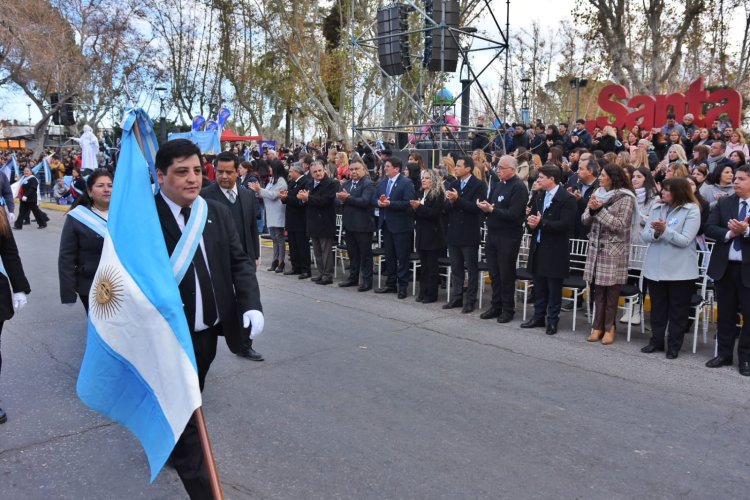 Emotiva promesa a la bandera se realizó en Santa Lucía 