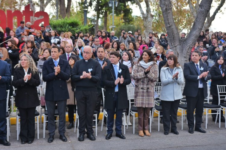 Emotiva promesa a la bandera se realizó en Santa Lucía 