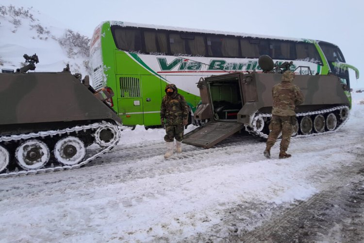 Chubut: el Ejército Argentino rescató a decenas de personas atrapadas en la nieve