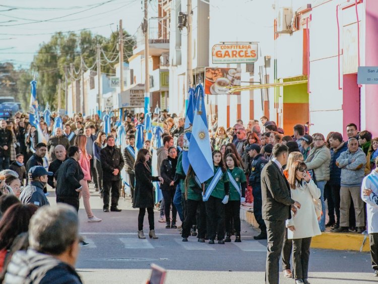 Jachal festejó su aniversario con un multitudinario desfile