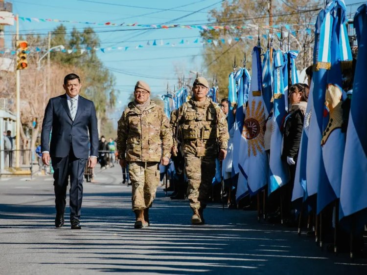 Jachal festejó su aniversario con un multitudinario desfile