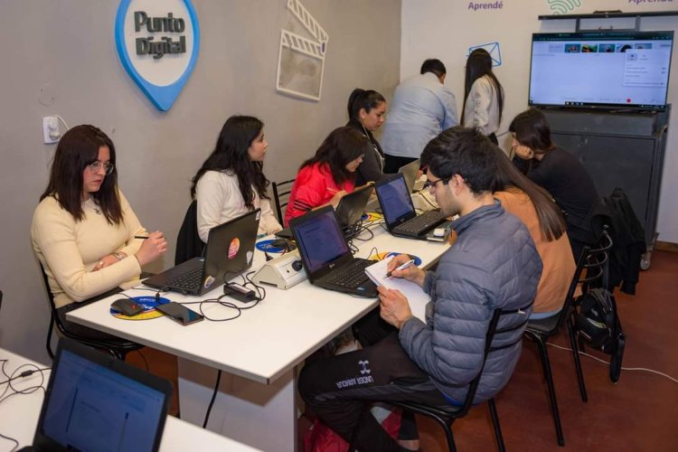 Santa Lucía realiza talleres de Formación Digital para jóvenes
