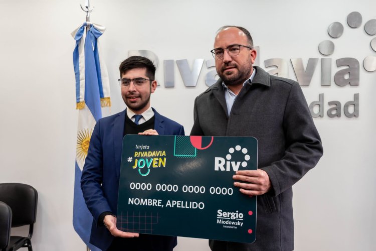 Jóvenes de Rivadavia ya tienen su tarjeta de beneficios