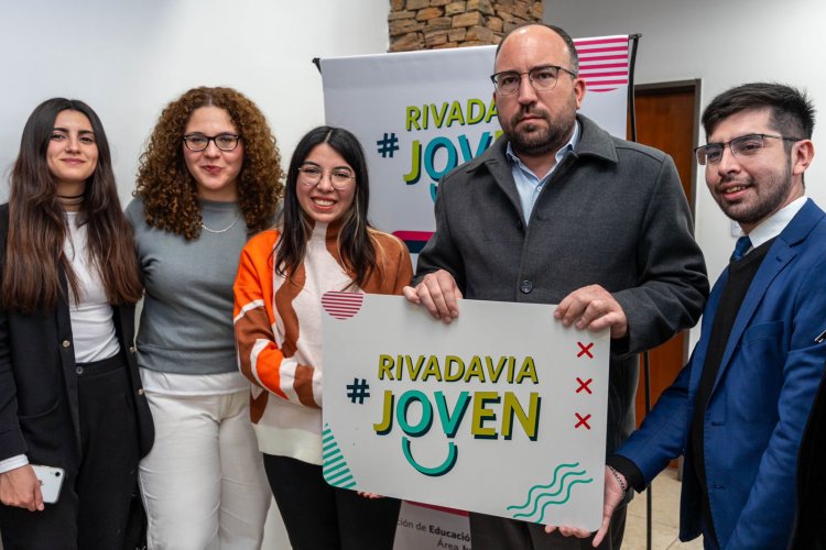 Jóvenes de Rivadavia ya tienen su tarjeta de beneficios