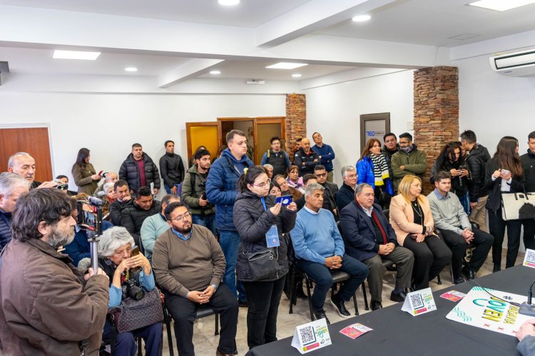 Jóvenes de Rivadavia ya tienen su tarjeta de beneficios