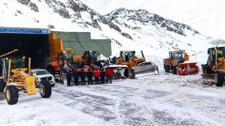 El paso Cristo Redentor permanece cerrado y hay miles de camioneros varados
