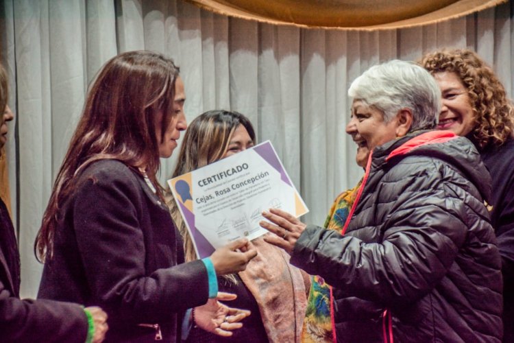 Romina Rosas apoyando a las mujeres de Caucete en Emprendedurismo