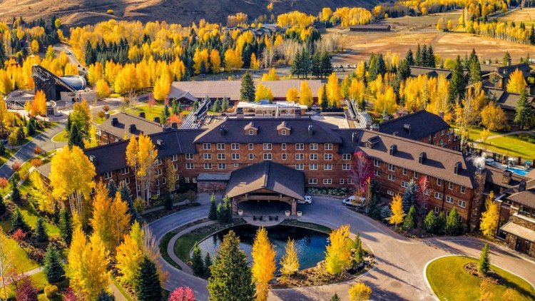 Cuánto cuesta la noche en el "campamento para millonarios" donde va Milei