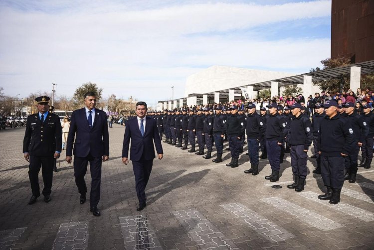 El gobernador Orrego participó del acto de juramento de los nuevos agentes de la Policía