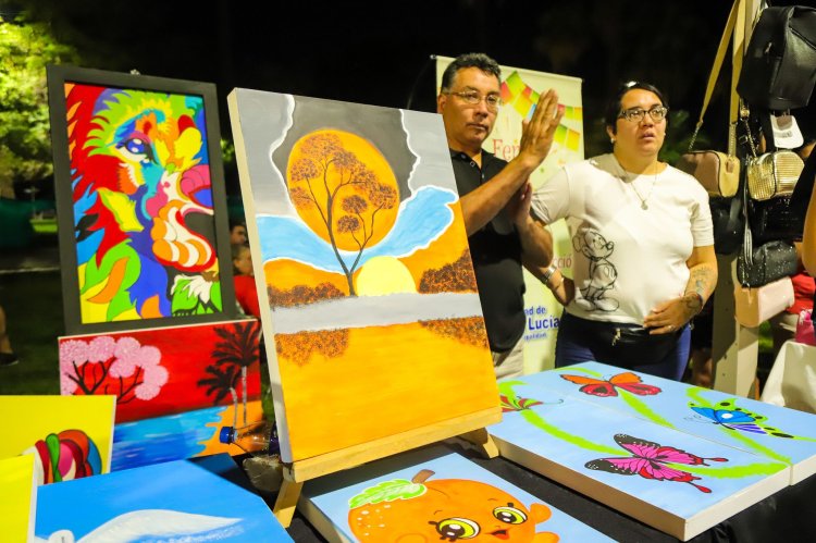 Circuito de Artesanos y Manualistas en la plaza de “La Joroba” y Centro Cultural Estación San Martín