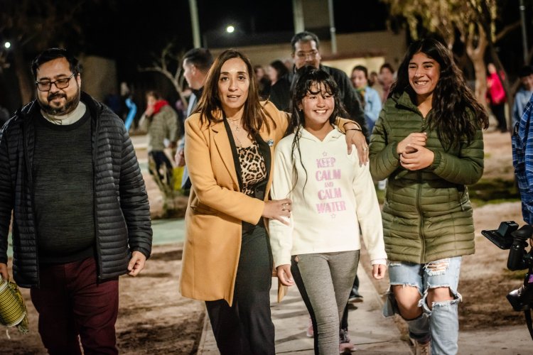 Romina Rosas inauguró iluminación y Polideportivo  en el barrio San Cayetano