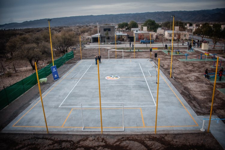 Romina Rosas inauguró iluminación y Polideportivo  en el barrio San Cayetano
