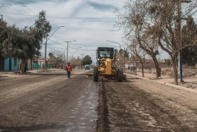 Comenzó la pavimentación de la Avenida de Los Ríos en Caucete, tras el anuncio de Orrego