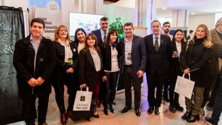 Orrego participó de la apertura de las jornadas de jóvenes emprendedores