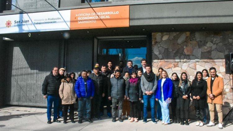 Producción abrió oficina en Sarmiento y entregó créditos a emprendedores