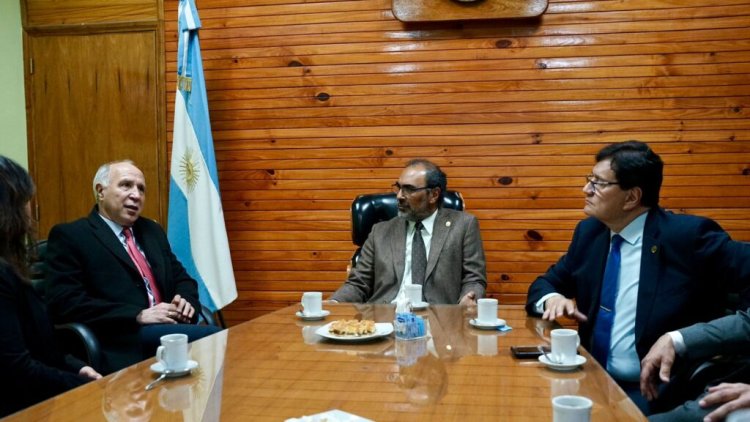 Lorenzetti disertó sobre "La Crisis y el Nuevo Idealismo" en la UNSJ