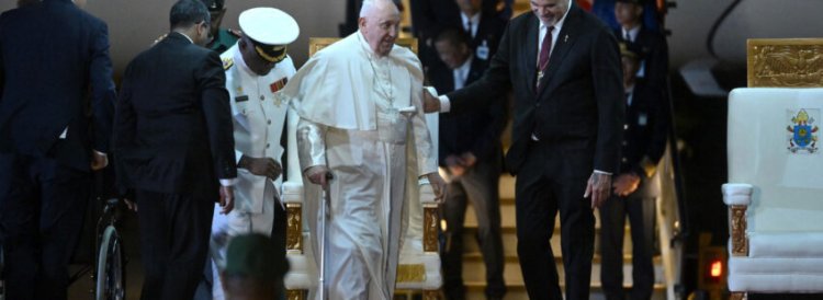 El papa Francisco llegó a Papúa Nueva Guinea