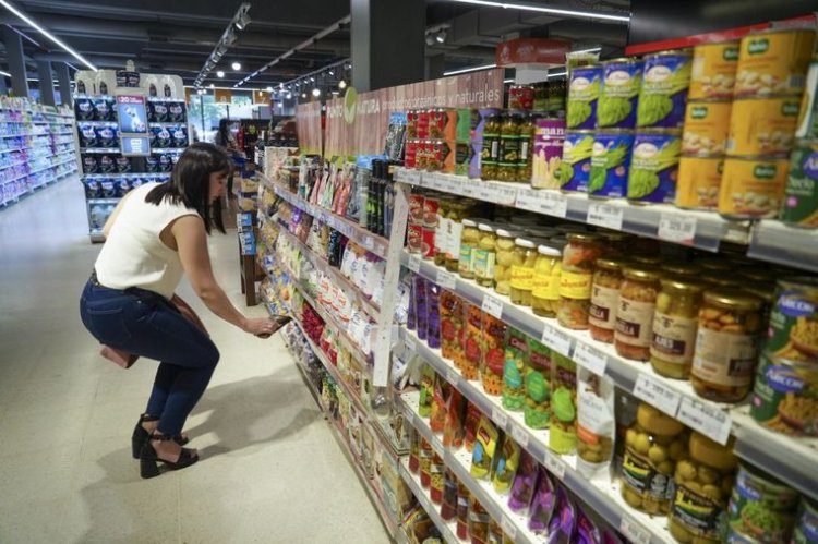 La inflación bajó al 2,7% en octubre, la menor en tres años