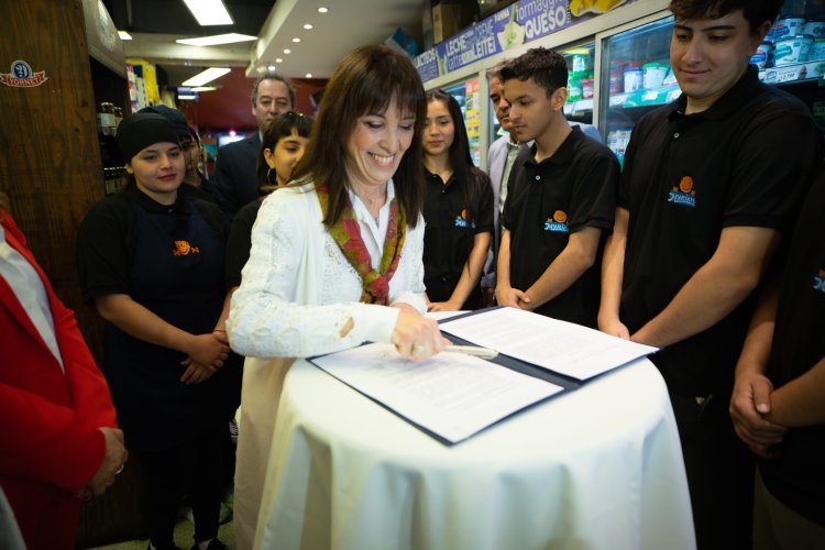 La Municipalidad de la Ciudad de San Juan y Avícola Myriam firman convenio para la creación de empleo