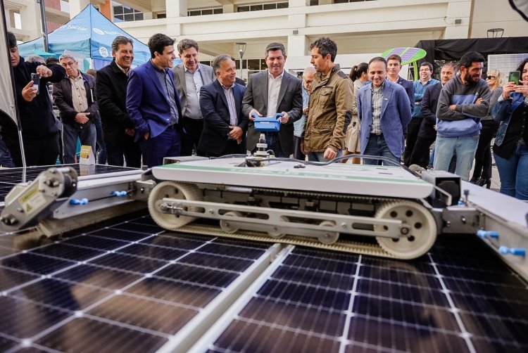 Orrego visitó la Expo Solar,  que busca impulsar el desarrollo de energías limpias