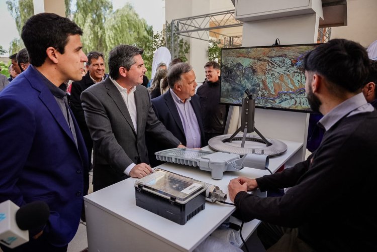Orrego visitó la Expo Solar,  que busca impulsar el desarrollo de energías limpias