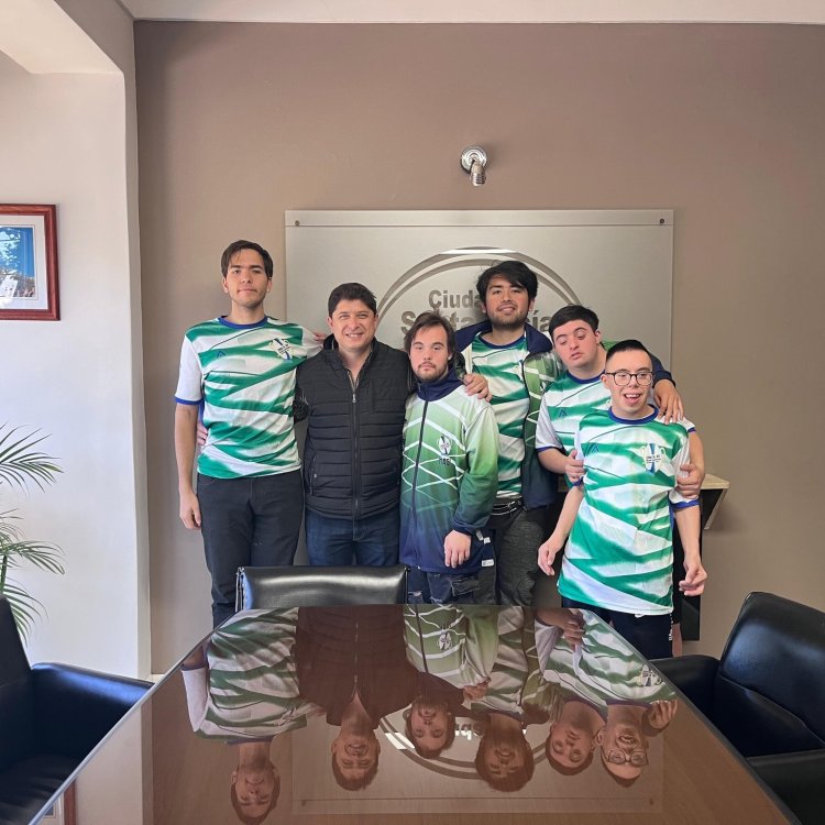 El intendente Orrego recibió a la Asociación Civil DINOS XV