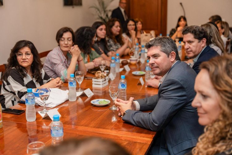 Orrego recibió a las representantes que aspiran convertirse en Emprendedora del Sol*