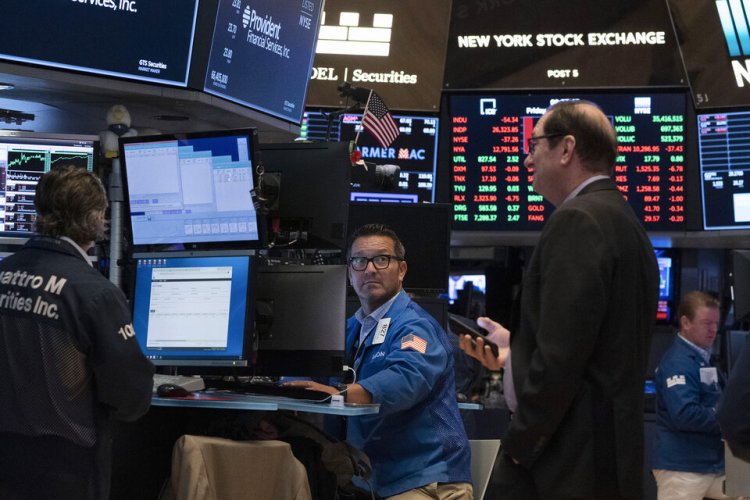 El Riesgo País cae a 893 puntos