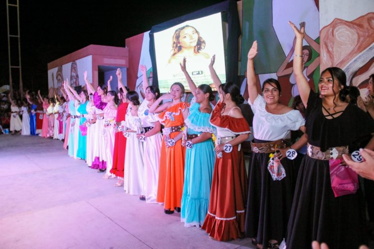 Inolvidable presentación de las 29 candidatas a Paisana Nacional de la Tradición