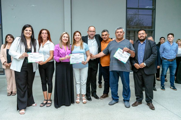 Rivadavia entrega 600 certificados de capacitación a estudiantes