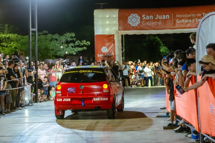 Largada simbólica del Zonda Rally Show en el Parque de Rivadavia