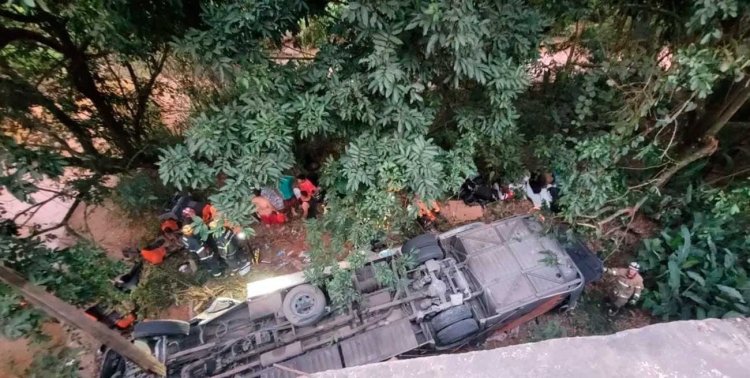 Tragedia en Brasil: al menos 17 muertos al caer un autobús a un precipicio
