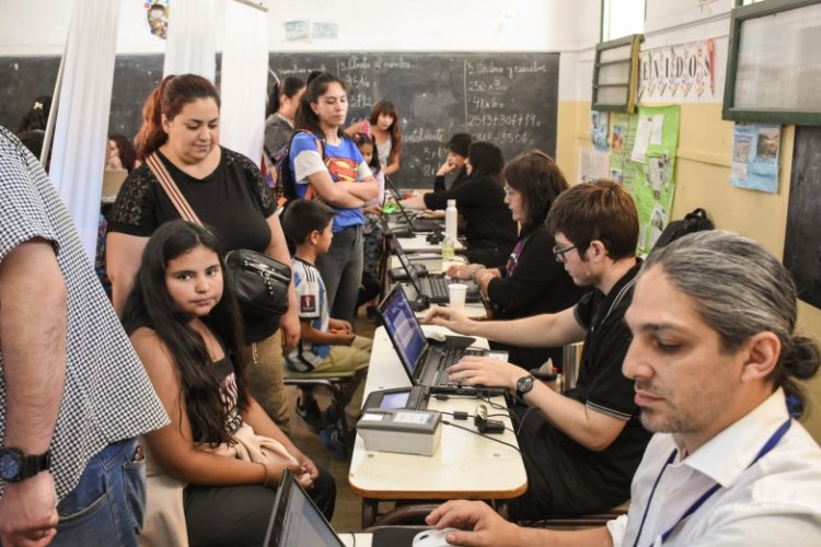 Gobierno cerró el año entregando 180 DNI y casi 200 tarjetas SUBE