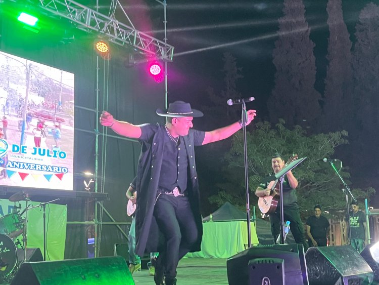 9 de Julio celebró su cumpleaños con una gran fiesta en Plaza Independencia