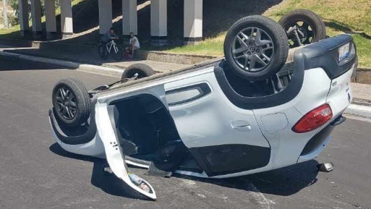 Violento choque y vuelco en Santa Lucía