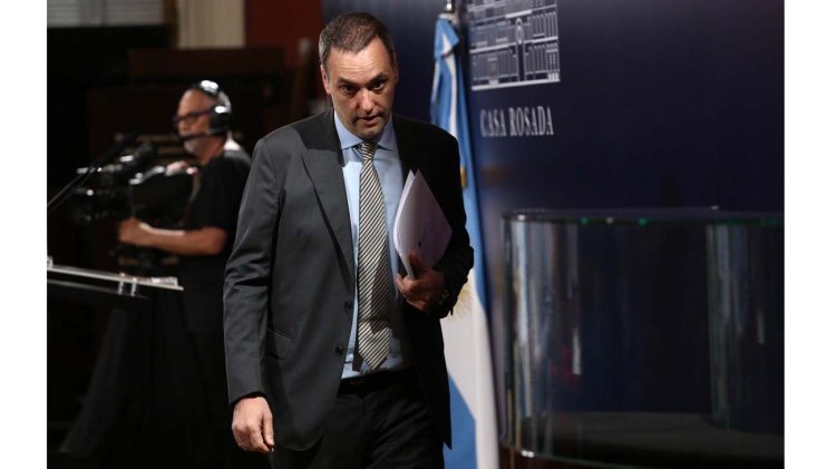 El Gobierno cobrará salud y educación a extranjeros