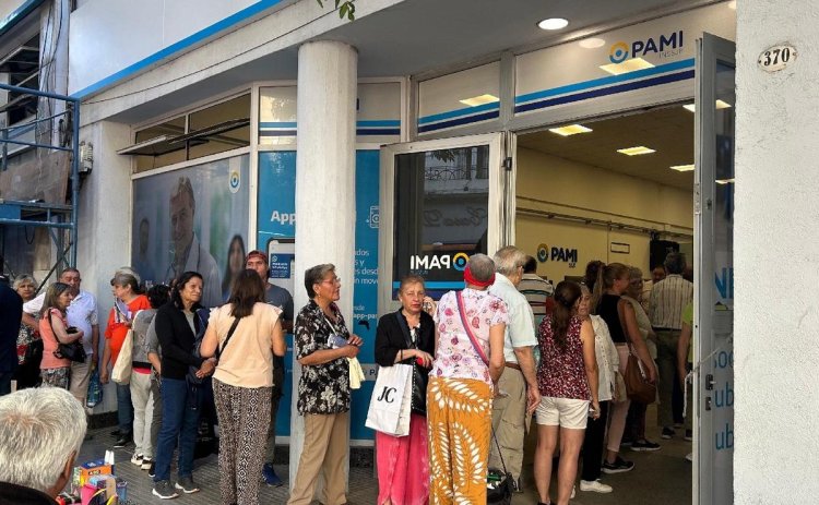 Un jubilado intentó prenderse fuego en la sede central de PAMI en Córdoba