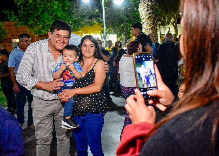 Brilla en Jáchal el Tradicional Arbolito Navideño