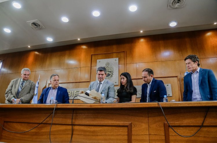 Orrego encabezó la apertura de sobres de una licitación clave para impulsar la transformación energética de San Juan