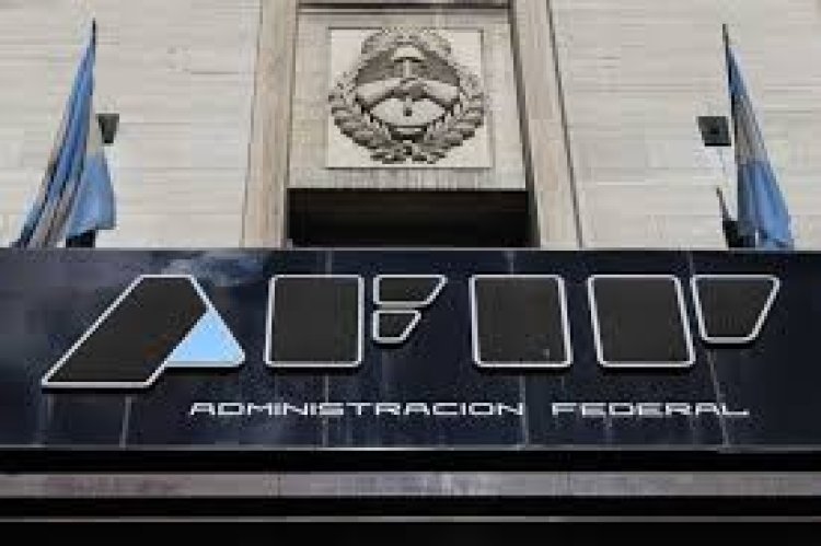 Denuncian que el jefe de la DGI adquirió inmuebles en Miami y no los declaró