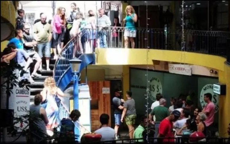 Largas colas de turistas argentinos para cambiar dólares en Chile