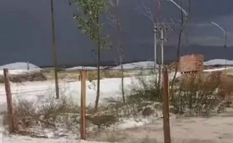 Por caída de granizo Iglesia se tiño de blanco
