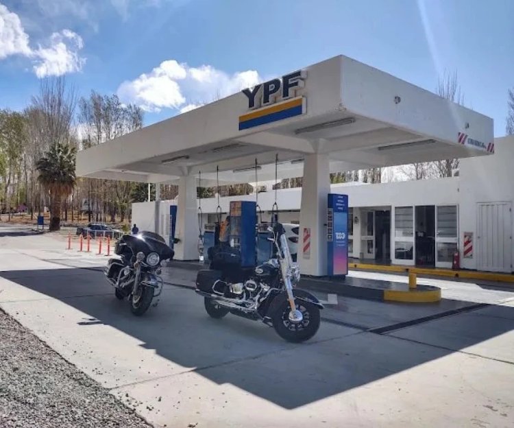 La estación de servicio de las Flores se vio afectada por el granizo