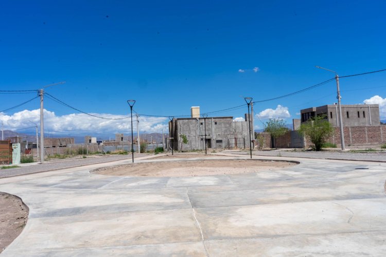 Rivadavia sigue creciendo: Avanzan las obras en la Plaza del Barrio Jardines del Oeste