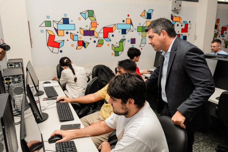 El Gobernador presenció la quinta jornada del evento Global Game Jam