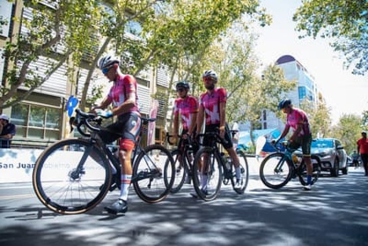 Gran inicio de la Vuelta a San Juan desde Plaza 25